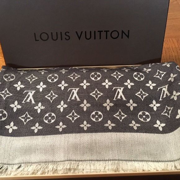 Louis Vuitton Accessories - Authentic Louis Vuitton Monogram Shine Shawl